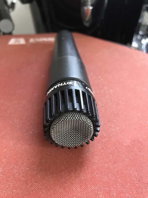Das Shure SM 57 Snare Drum Mikrofon ist der Klassiker.