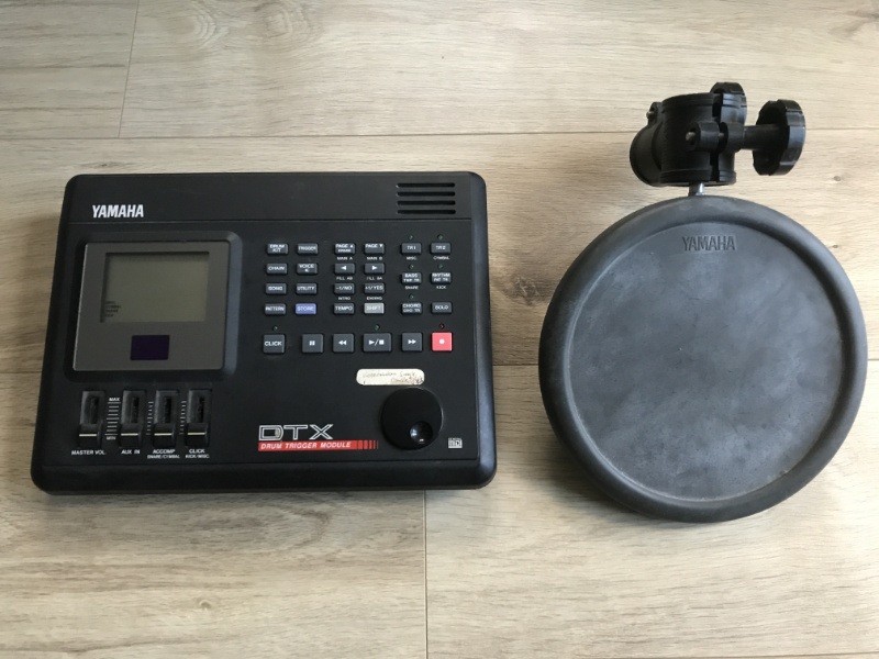 Yamaha DTX Drum Computer und Drum Pad von Yamaha aus den 1990er Jahren